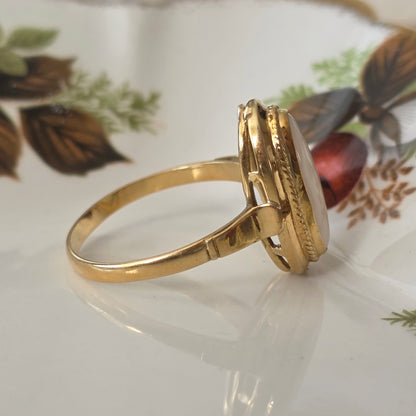 Vintage 14k gouden ring met witte opaal