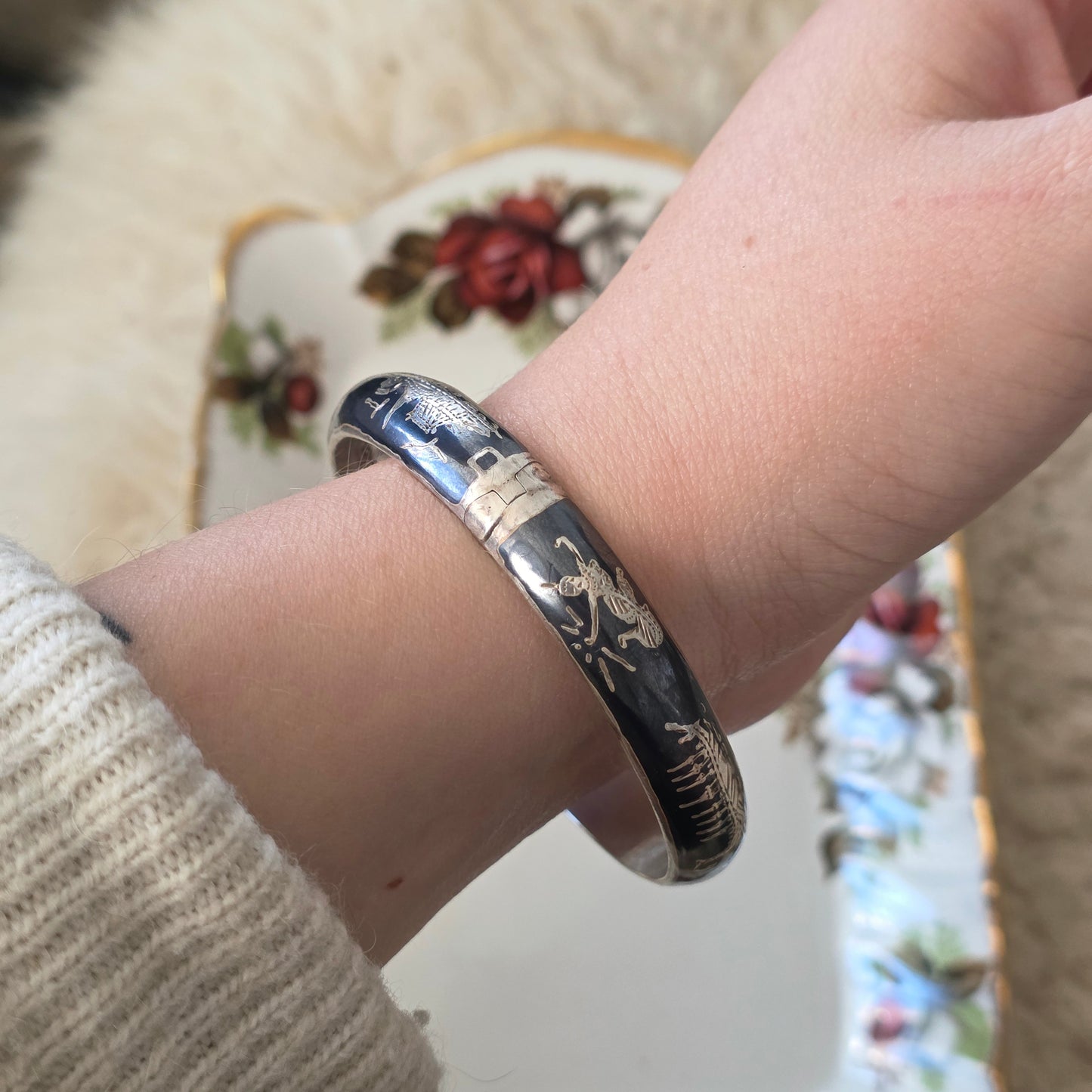 Vintage silver bangle black enamel Thai