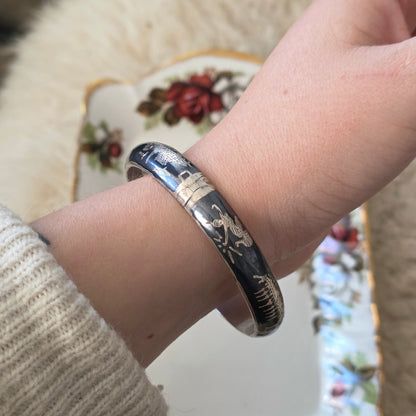 Vintage silver bangle black enamel Thai