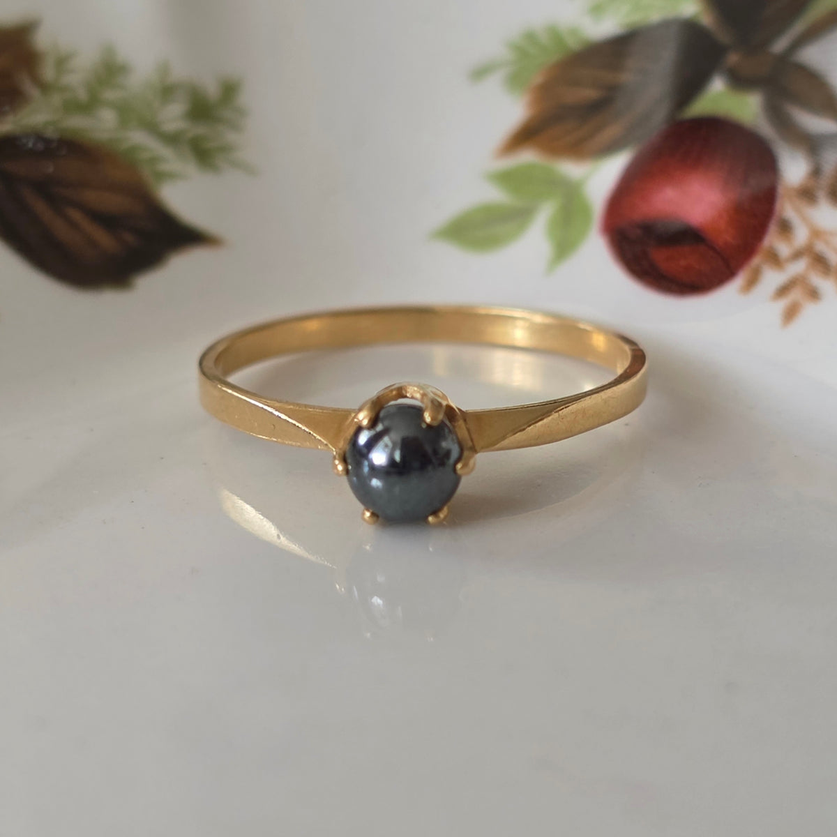 Vintage 18k gold hematite ring