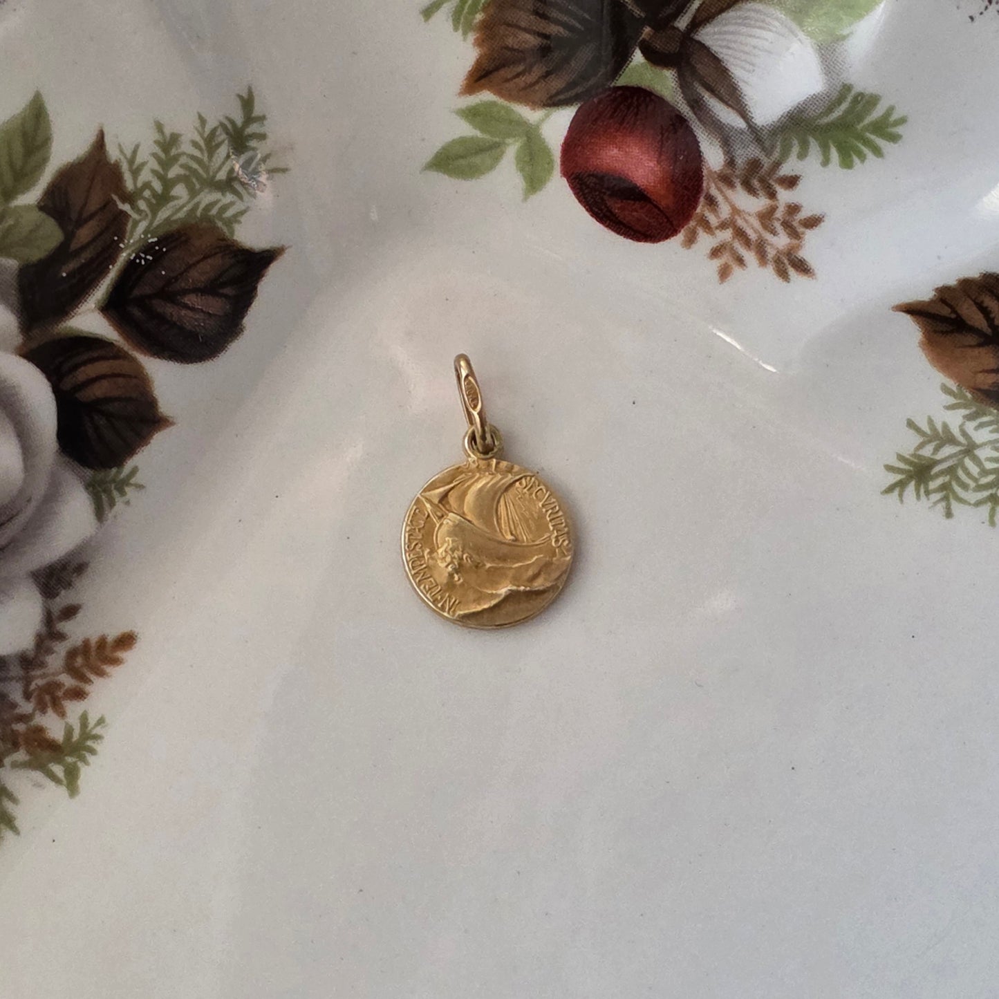 Vintage 18k gold pendant Saint George and the Dragon