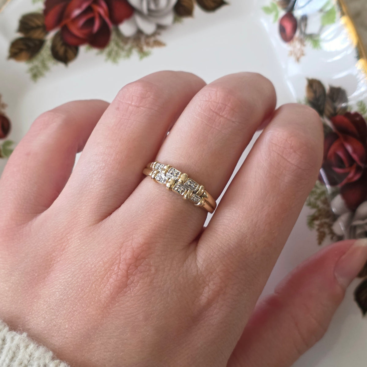 Vintage 14k gold ring with diamonds