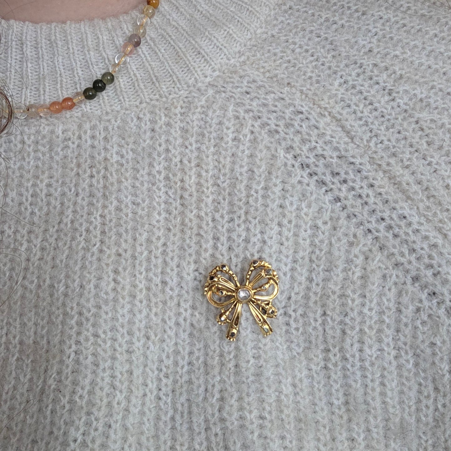 Antieke 14k gouden strik broche met roosdiamanten