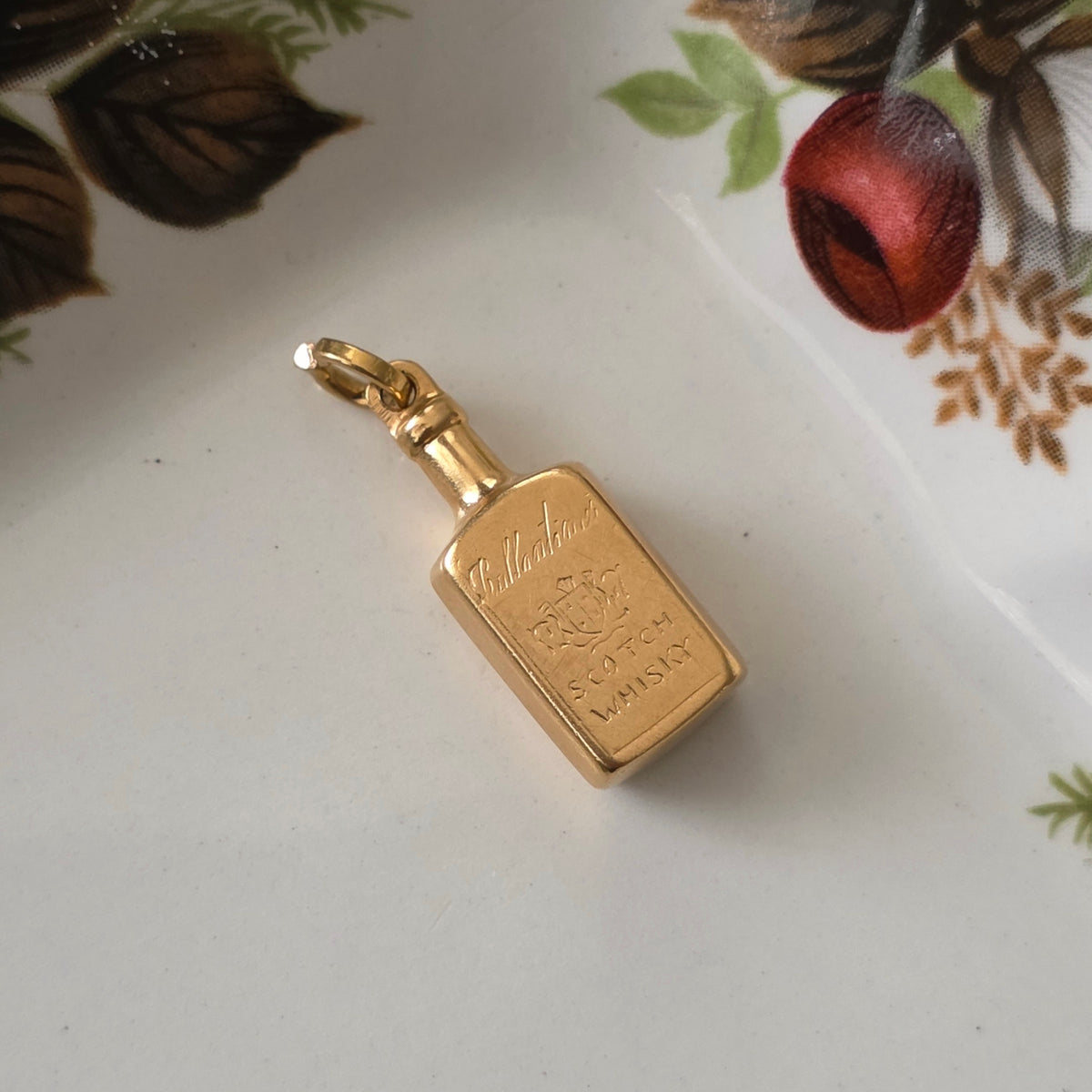 Vintage 18k gouden hanger whisky fles