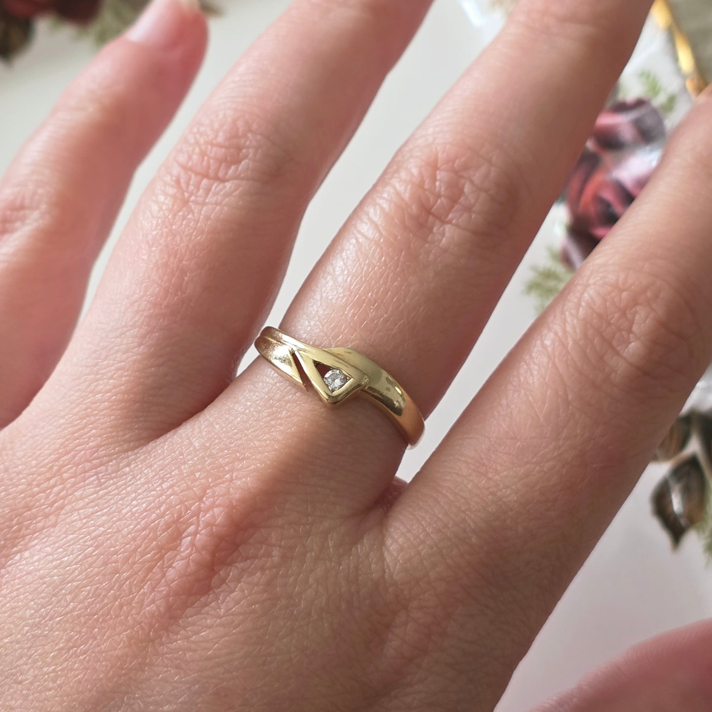 Vintage 14k gold ring asymmetrical with diamond 0.06ct