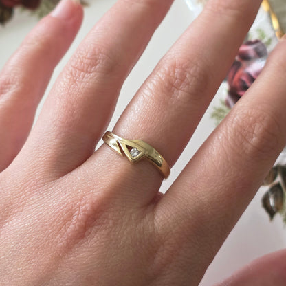 Vintage 14k gold ring asymmetrical with diamond 0.06ct