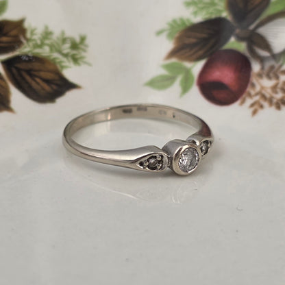Vintage 14k witgouden ring diamant trilogy 0.17ct