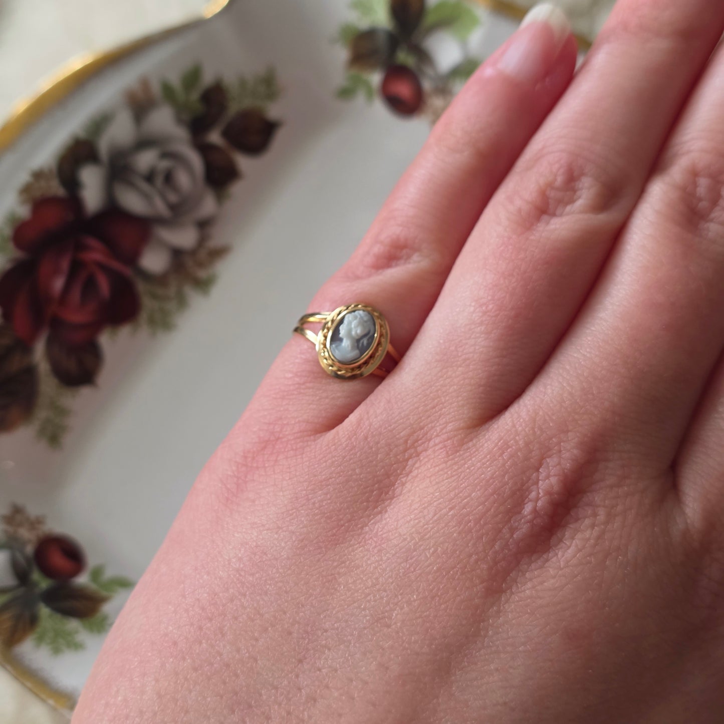 Vintage 18k ring met blauwe camee
