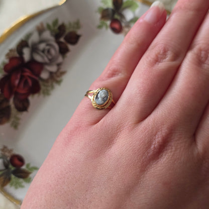 Vintage 18k ring met blauwe camee