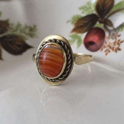 Vintage 8k ring with banded agate
