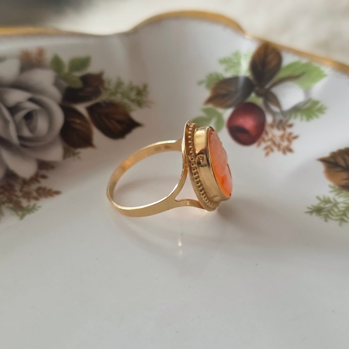Vintage 18k ring met camee
