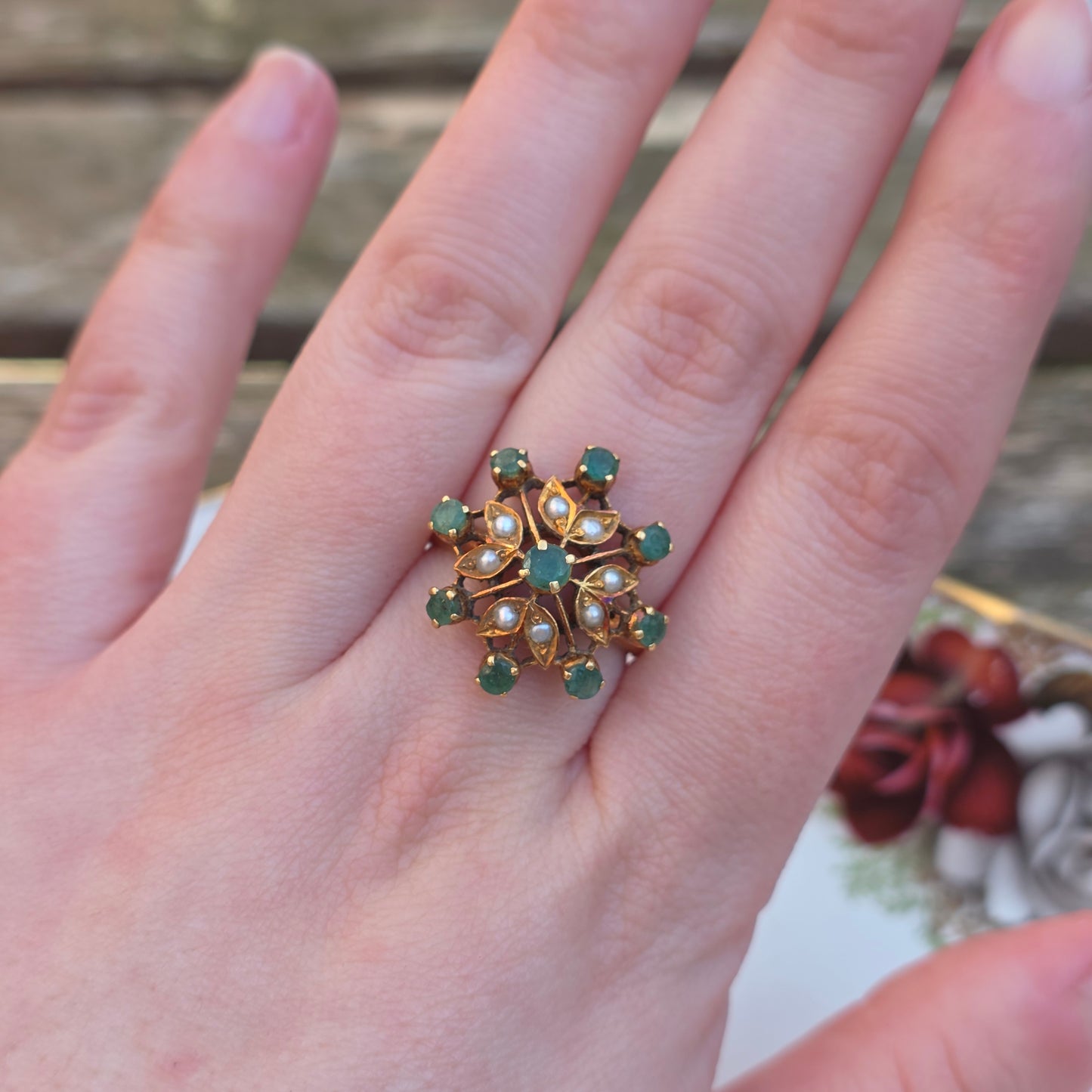 Antieke 21.6k gouden ring met smaragd en zaadparel