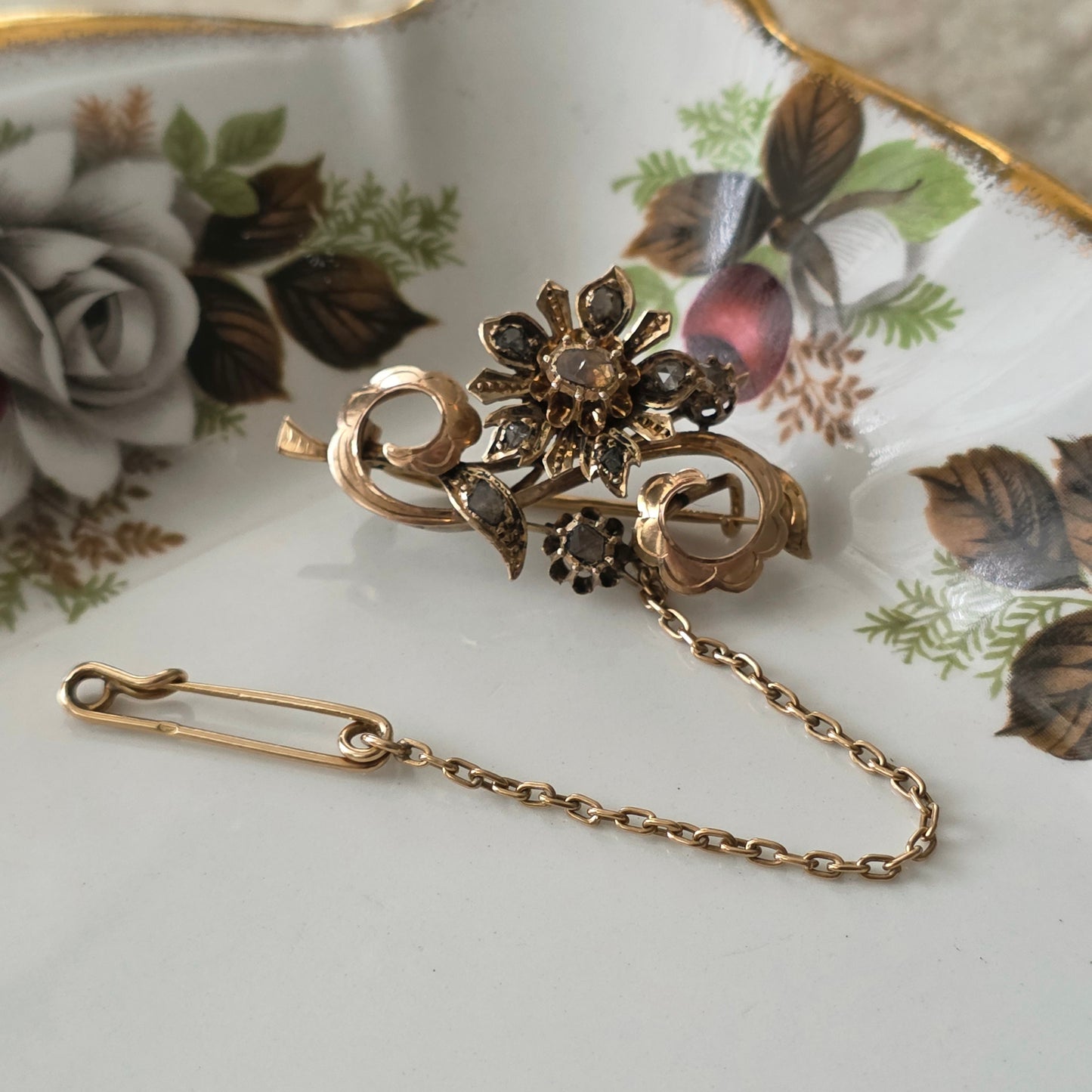 Antieke 14k gouden roosdiamant broche bloemtak