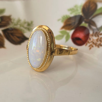 Vintage 14k gouden ring met witte opaal