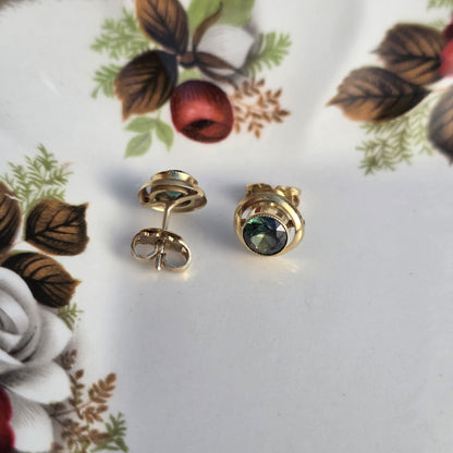 Vintage 14k gouden oorstekers groene spinel