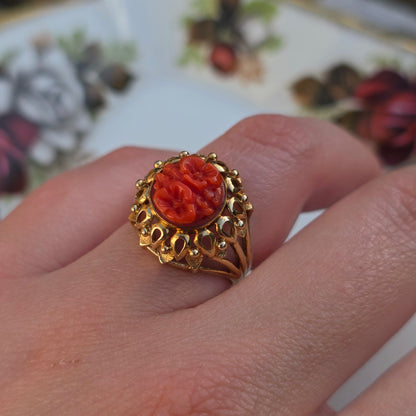Vintage 14k gouden ring met gesneden bloedkoraal bloemen