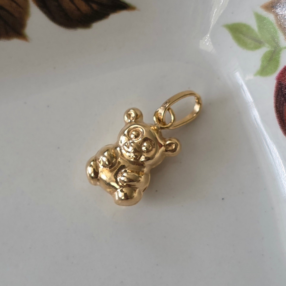 Vintage 18k gold teddy bear pendant