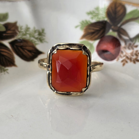 Vintage 14k gold carnelian ring
