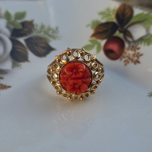 Vintage 14k gouden ring met gesneden bloedkoraal bloemen