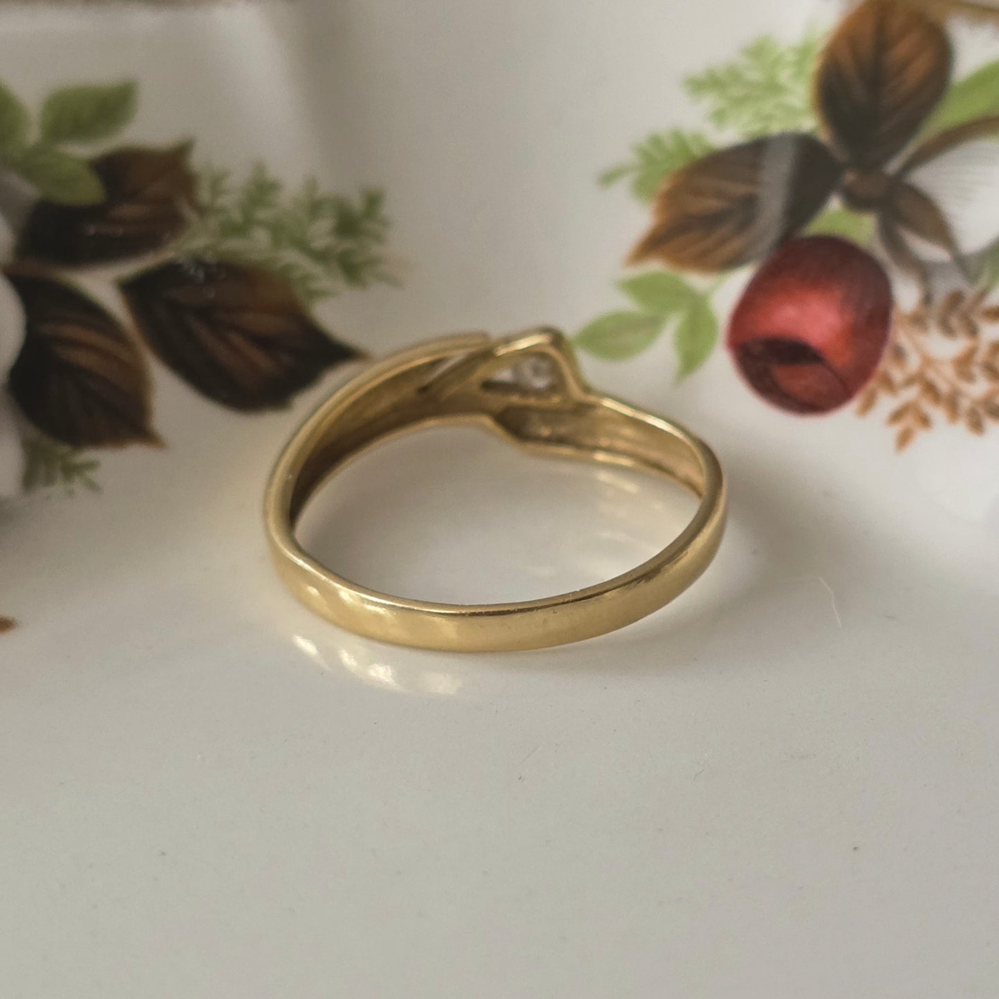 Vintage 14k gold ring asymmetrical with diamond 0.06ct