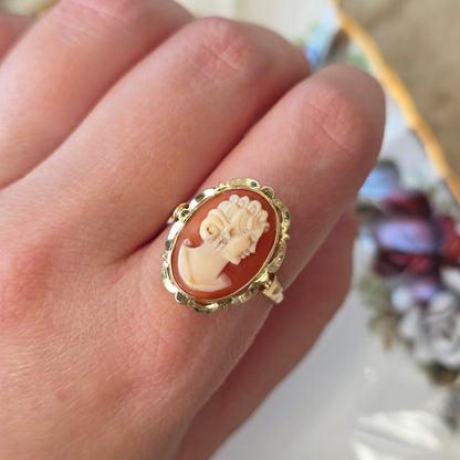 Vintage 14k gold ring with cameo