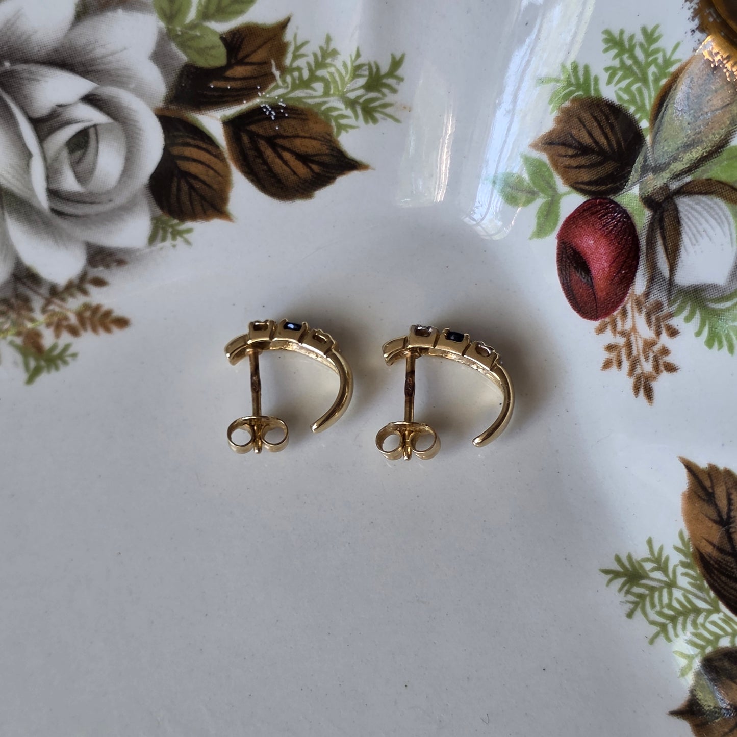 Vintage 14k gouden oorstekers diamant en saffier