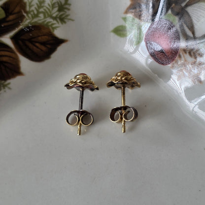 Vintage 14k gouden oorstekers met bloedkoraal