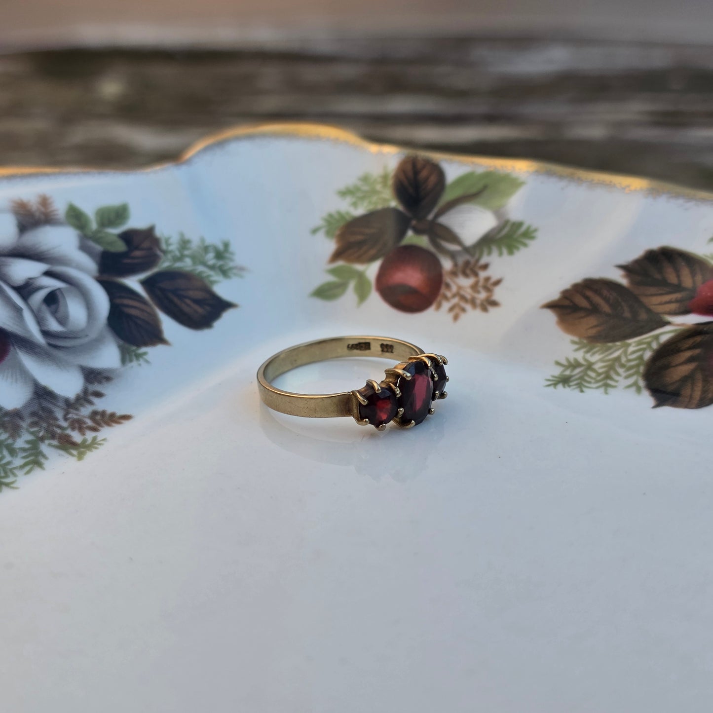 Vintage 8k ring triple granaat
