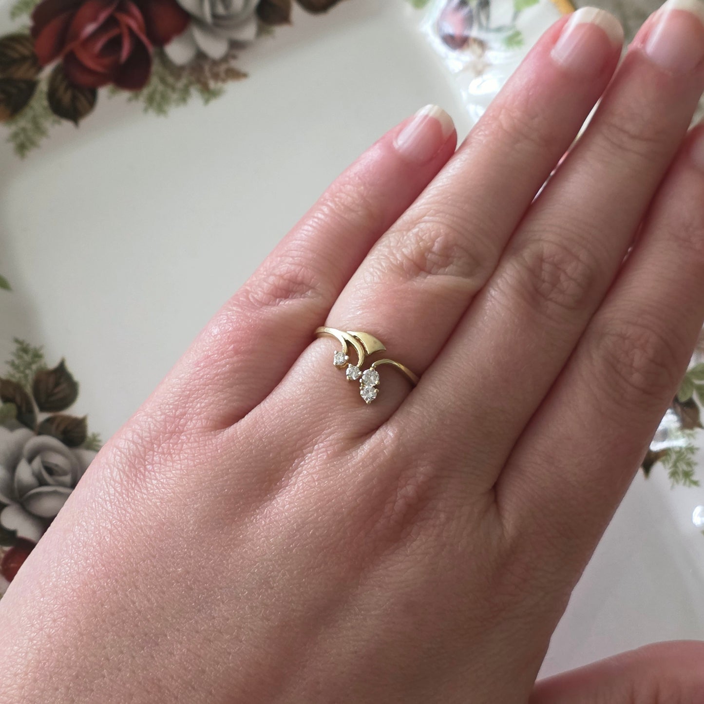 Vintage 14k gold ring with diamond bloom