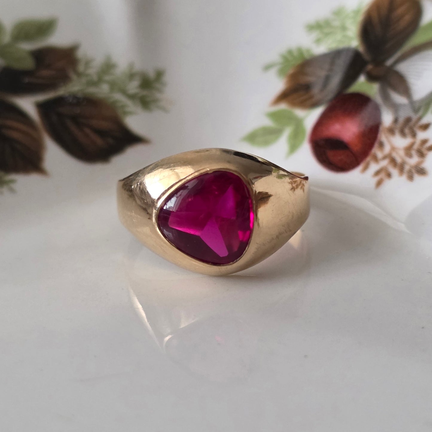 Vintage 18k gouden zegelring met robijn