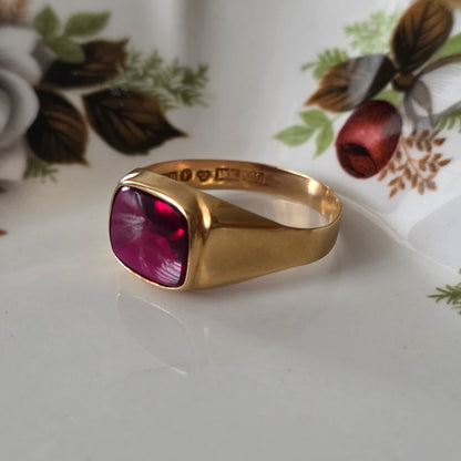 Vintage 18k gouden zegelring met robijn