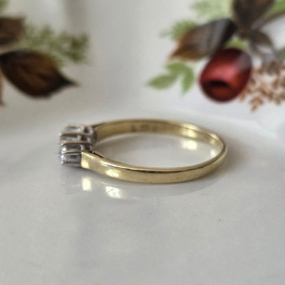 Vintage 14k gold ring with 3 diamonds 0.15 ct
