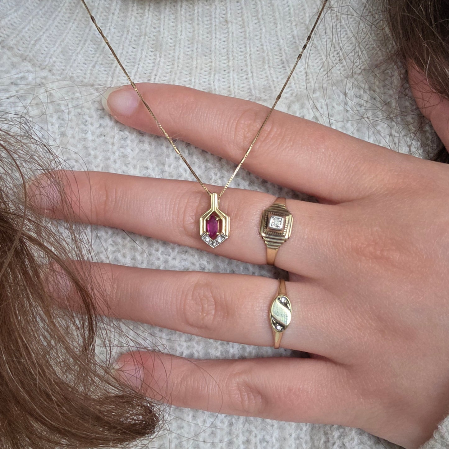 Vintage 14k gouden hangertje diamant en robijn