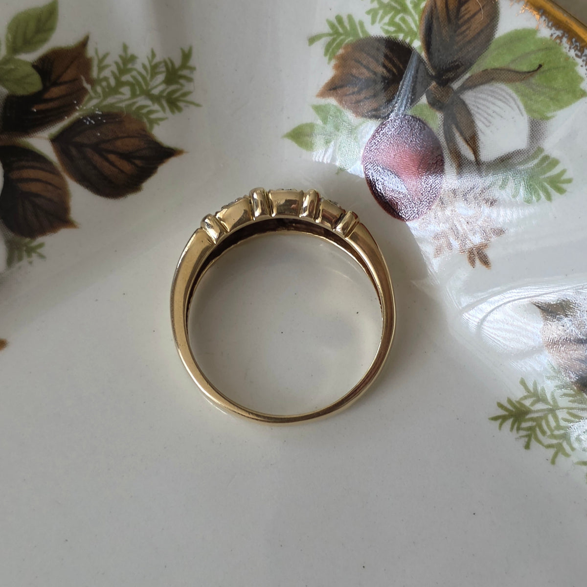 Vintage 14k gold ring with diamonds
