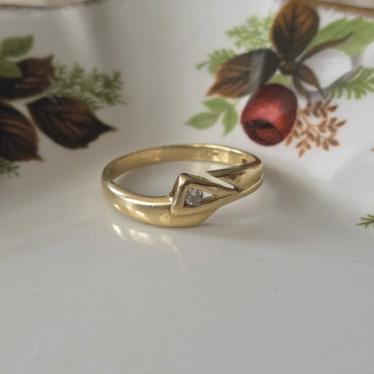 Vintage 14k gold ring asymmetrical with diamond 0.06ct