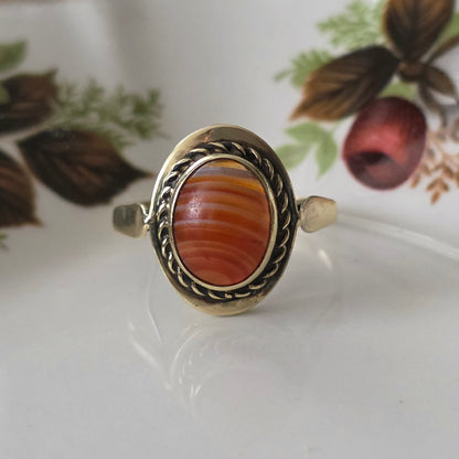 Vintage 8k ring with banded agate