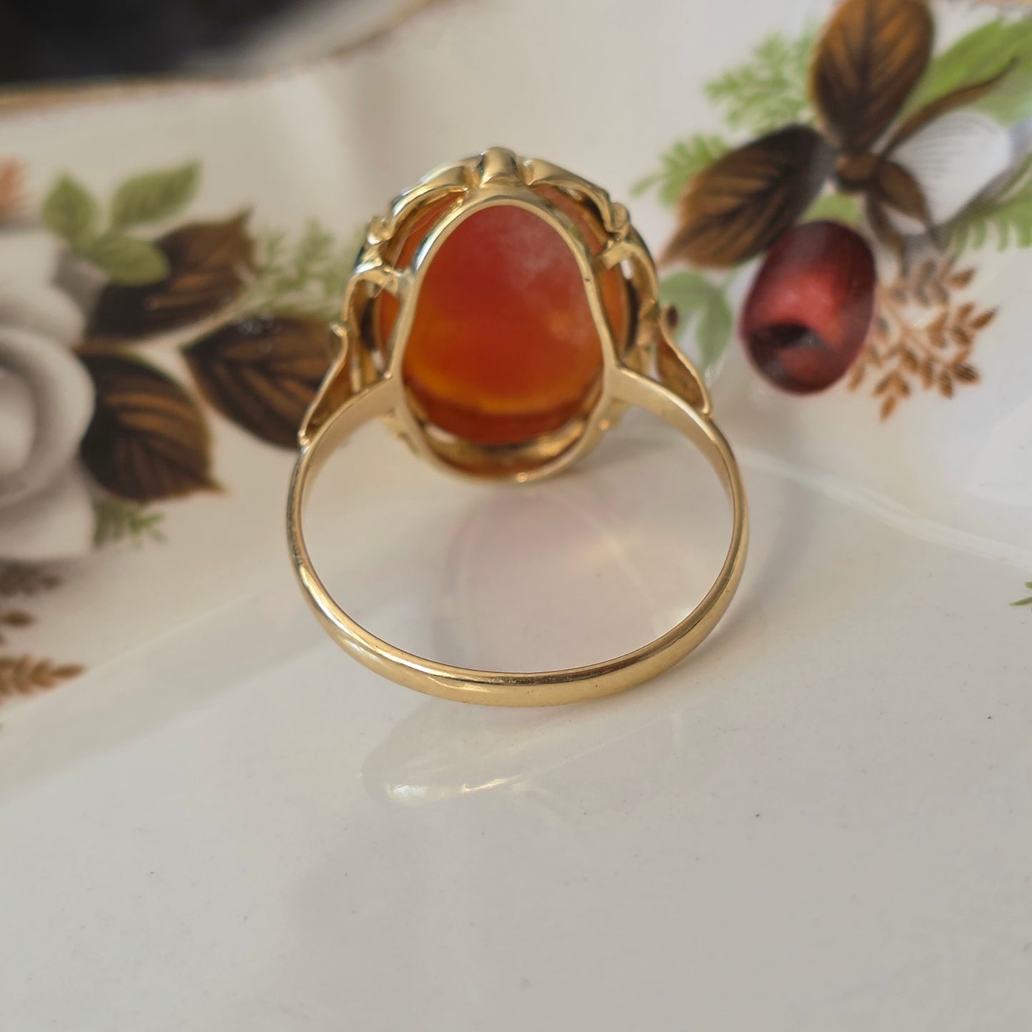 Vintage 14k gold ring with cameo