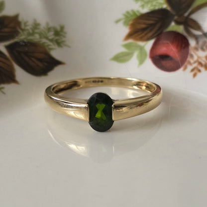 Vintage 9k ring with green tourmaline