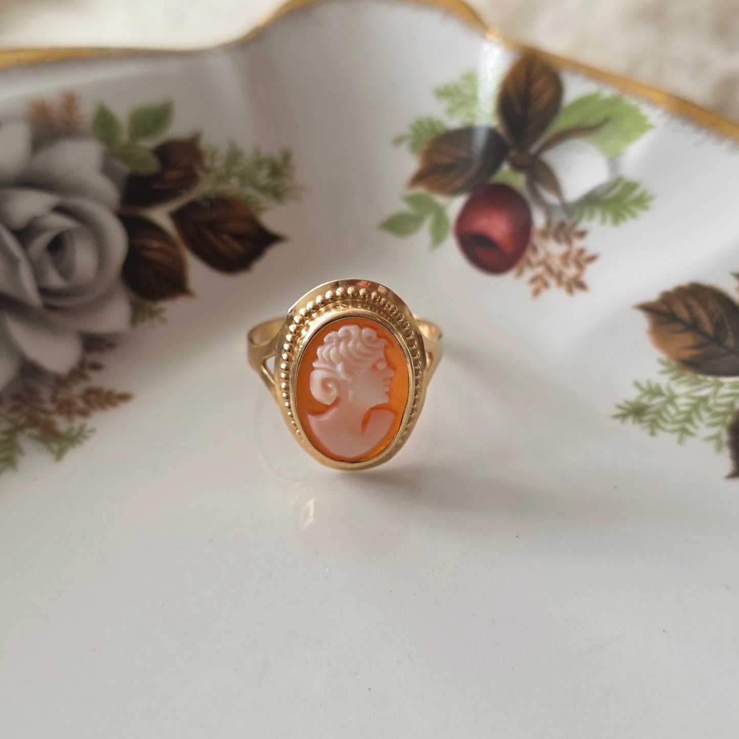 Vintage 18k ring met camee