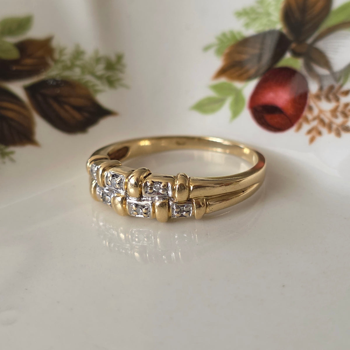 Vintage 14k gold ring with diamonds