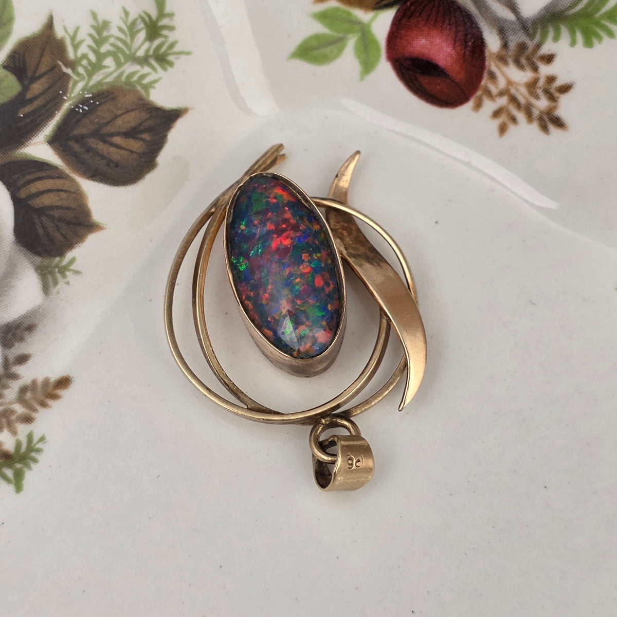 Vintage 9k hanger met opaal