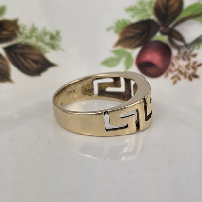 Vintage 14k gold meander ring