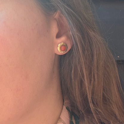 Vintage 14k gouden oorstekers bloedkoraal bloem