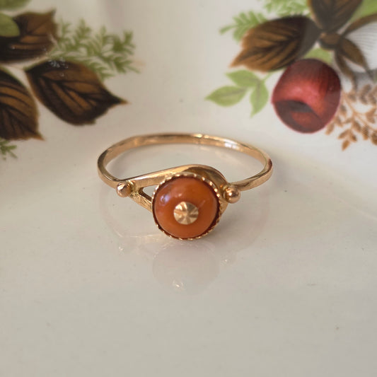 Antieke 14k gouden ring met bloedkoraal