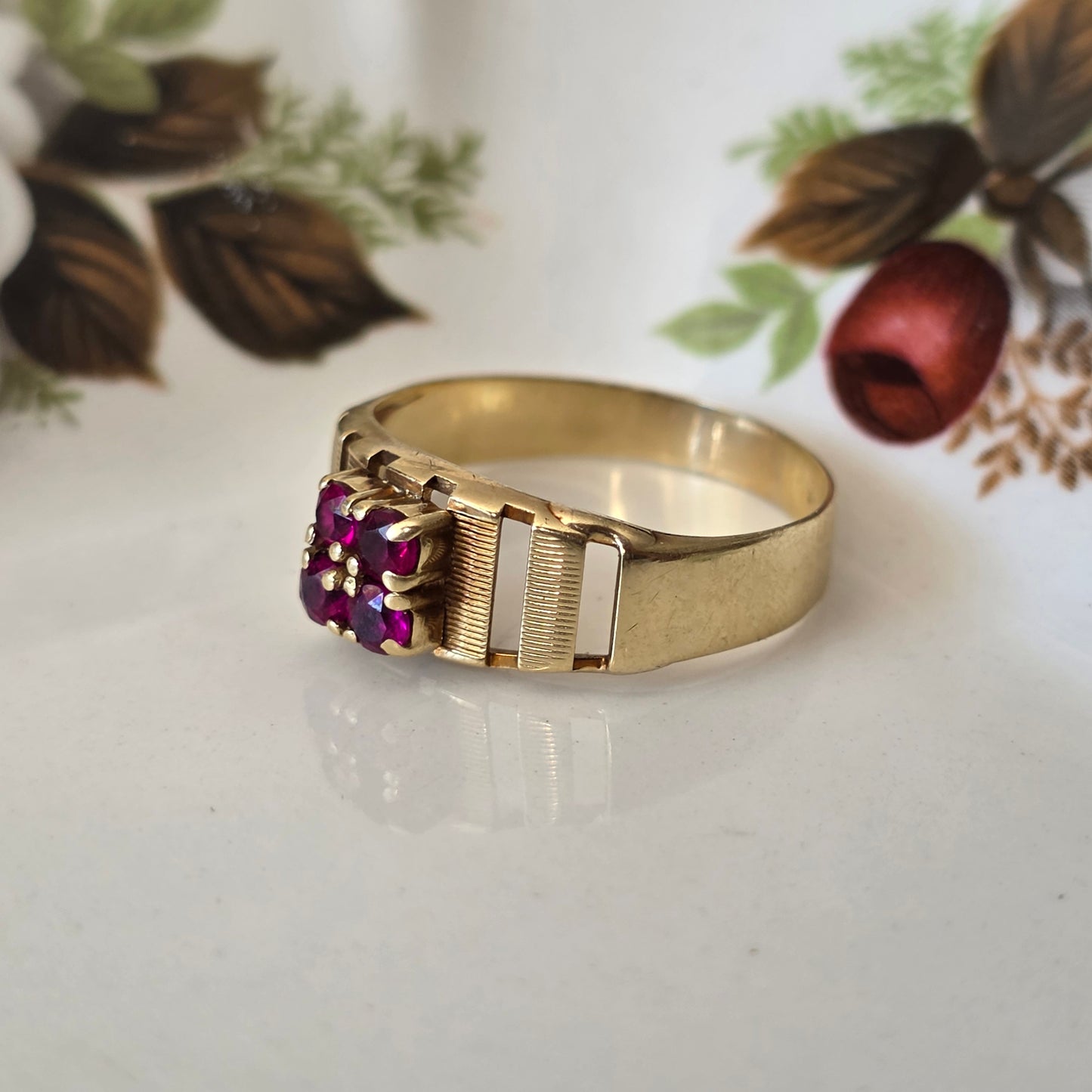 Vintage 14k gold ring with diamonds and ruby