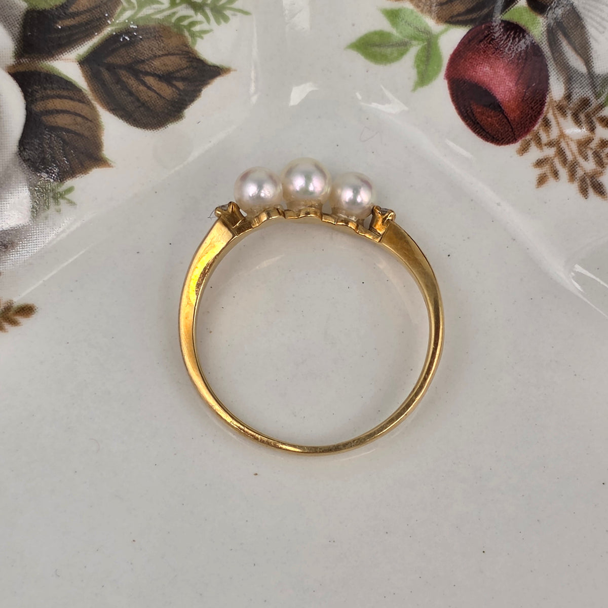 Vintage 18k gold ring with pearls and diamonds